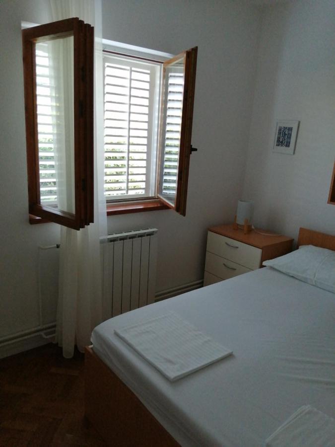 Apartment Apartment *
