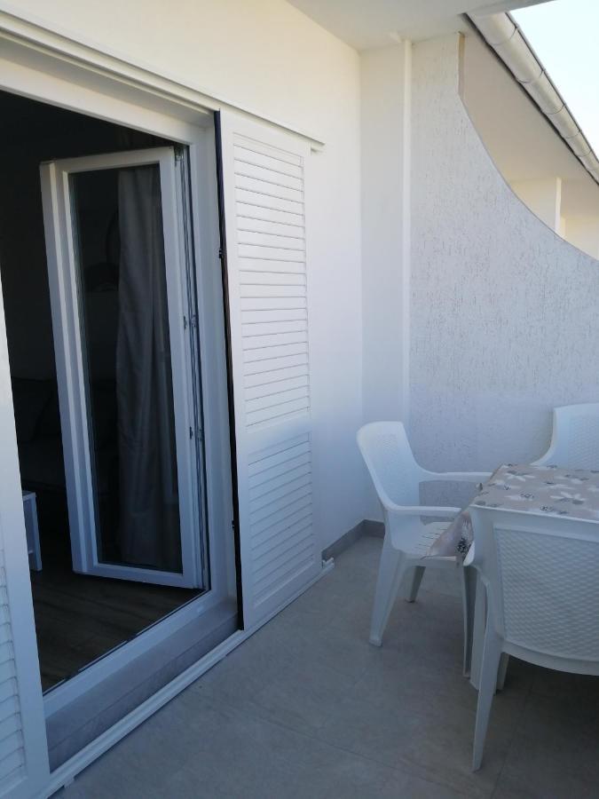 Apartment *
