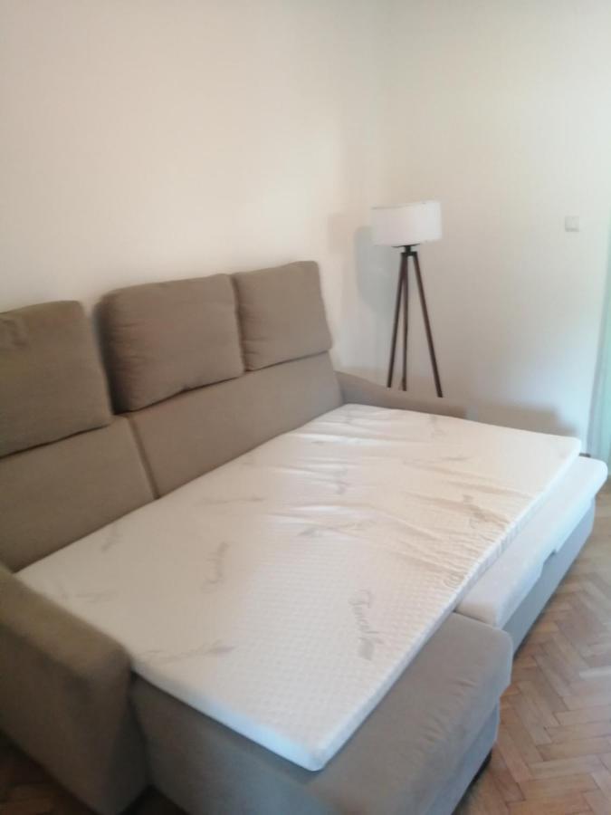 Apartment Apartment *