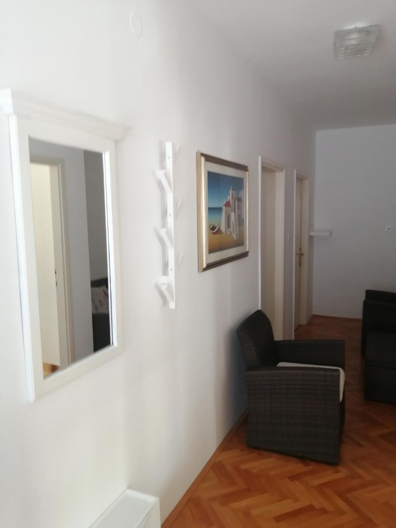 Apartment Apartment *