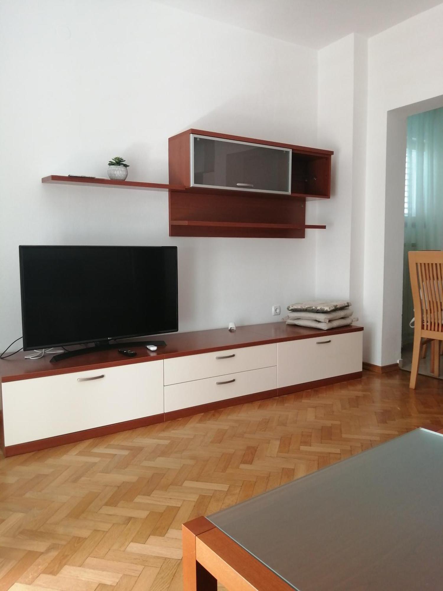 Apartment Apartment *