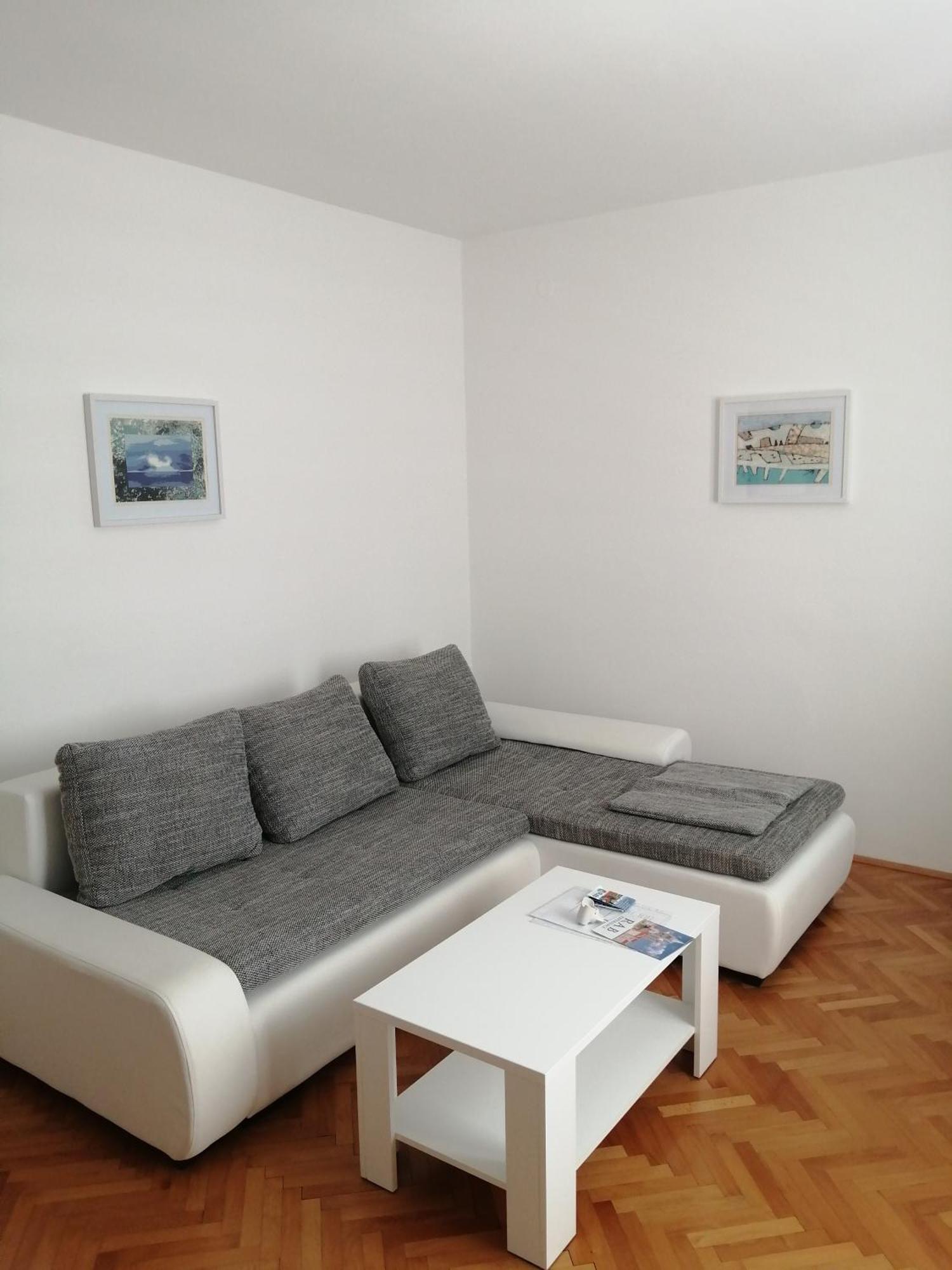 Apartment Apartment *