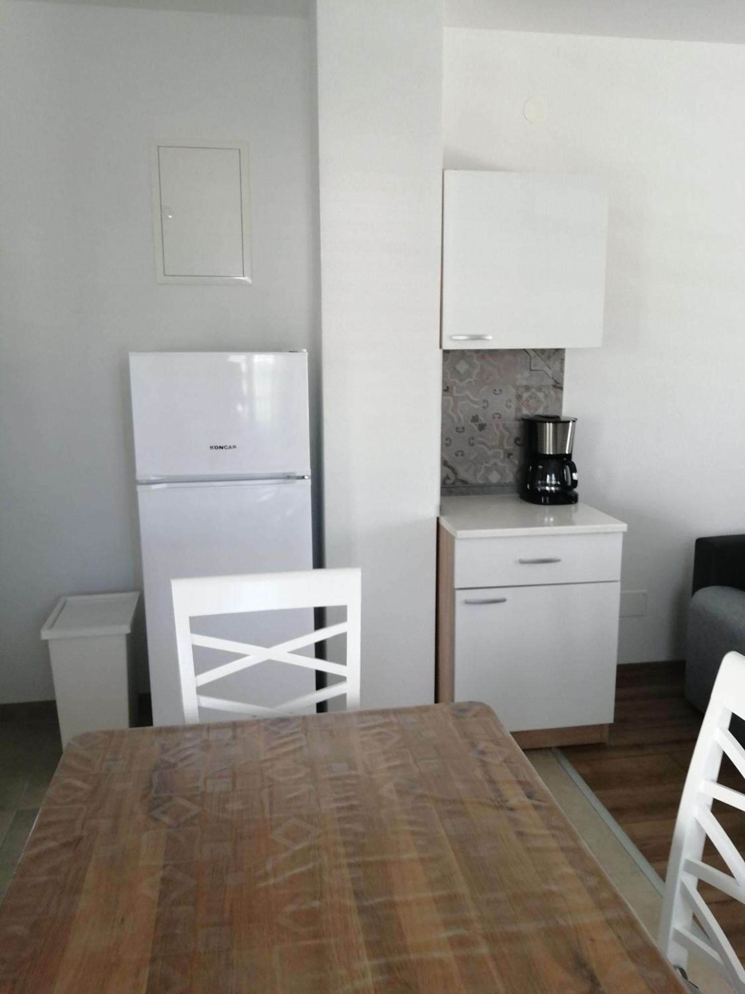 Apartment Apartment *